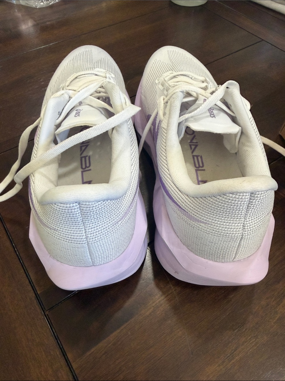 Asics Novablast 6. White Running Shoes with Lavender Accents. Women’s 8 Wide - Picture 5 of 6
